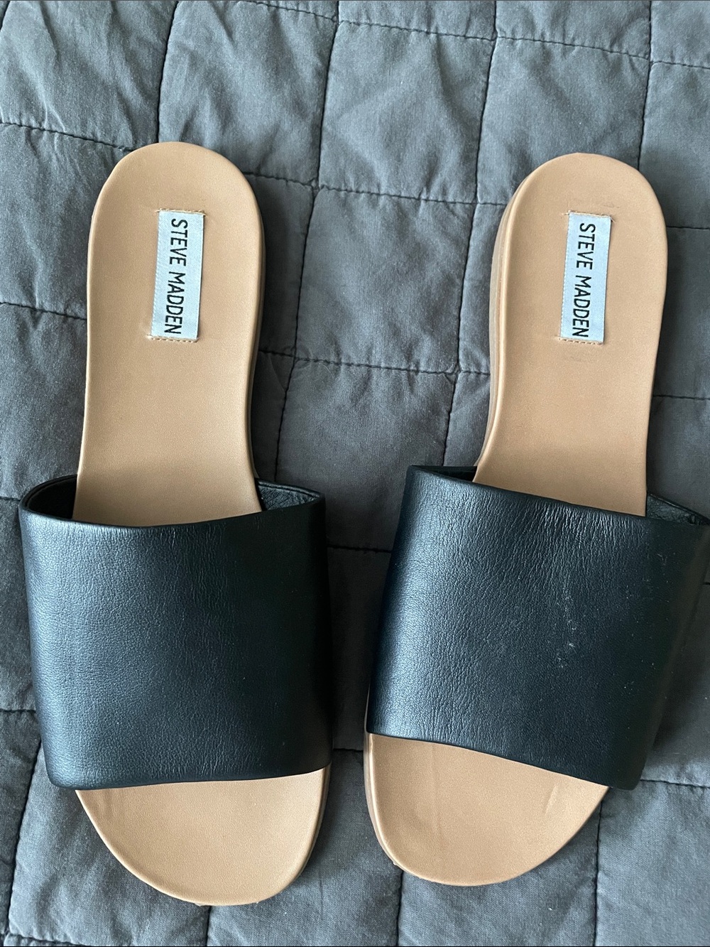 Steve Madden Black Slide Sandals with Tan Footbed - Picture 2 of 4